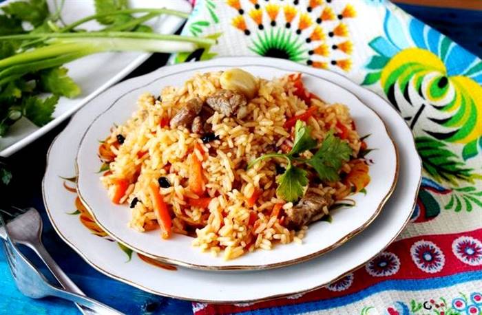 Узбецький плов з баранини рецепт з фото покроково Рис промити, викласти поверх м'яса